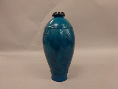 PRIMAVERA
Vase ovoïde sur talon en céramique...
