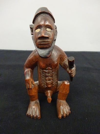 AFRIQUE, Art Bembé
Personnage masculin assis,...