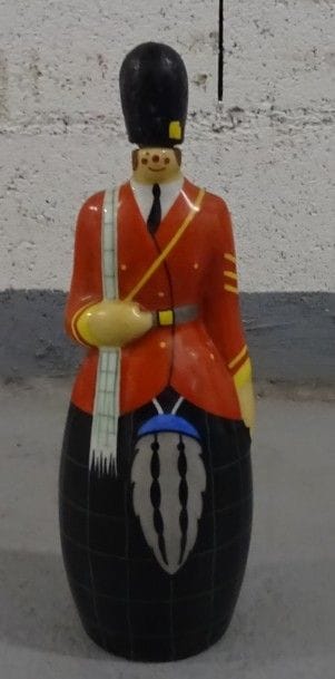 ROBJ (Jean BORN, XIXème-XXème siècle)
Écossais.

Bouteille...