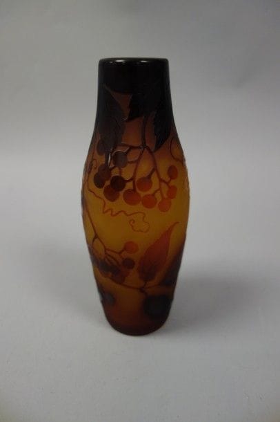 D'ARGENTAL
Petit vase balustre en verre multicouche...