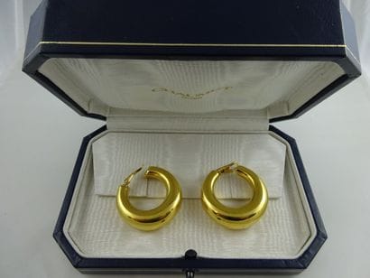 CHAUMET
Paire de créoles en or jaune (750)...