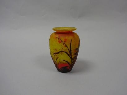 MULLER Frères à Lunéville
Vase en verre multicouches...