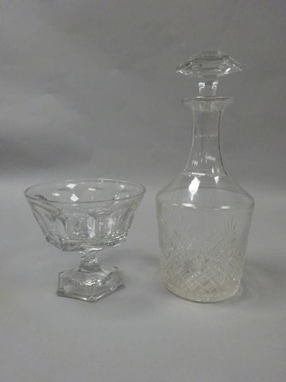 BACCARAT
Lot comprenant :

- Carafe en cristal...