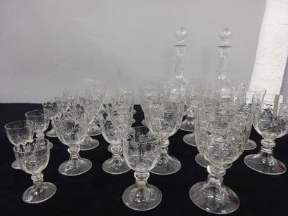 Une partie de service de verres en cristal...