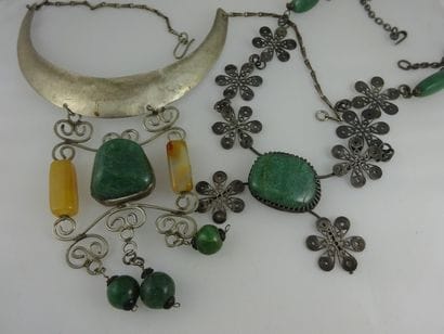Jeanine NATHAN (née en 1924)
Deux colliers...