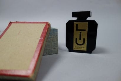 GUERLAIN, Liu
Liu.

Flacon en verre opaque...