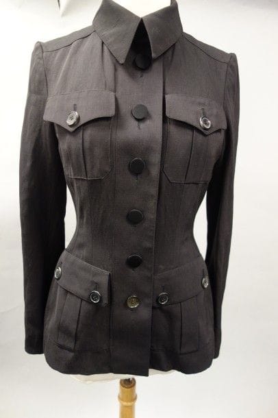 LANVIN
Veste noire à boutons satin.

Hiver...