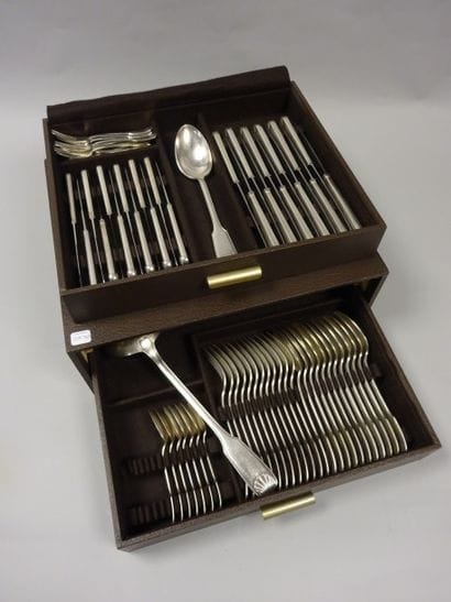 Partie de ménagère en métal argenté, modèle...