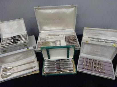 ERCUIS
Ménagère en métal argenté, modèle...