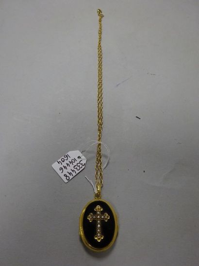 Chaîne et pendentif en or jaune (750), le...