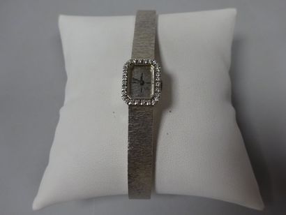 UTI

Montre bracelet de dame en or blanc...