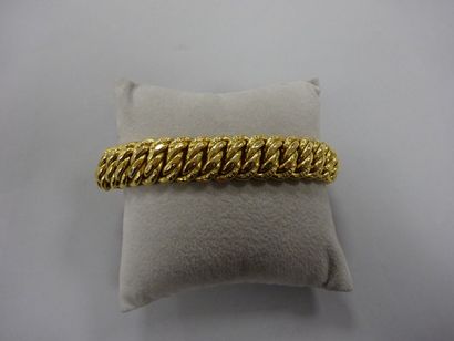 Bracelet souple en or jaune (750) tressé....