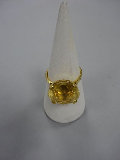 Bague en or jaune (750) ornée d'une citrine,...