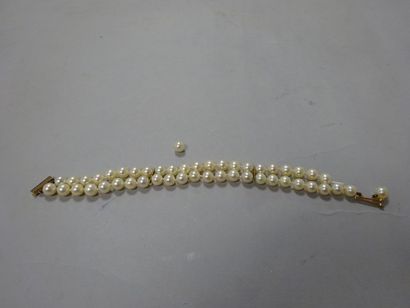 Bracelet à deux rangs de perles blanches...