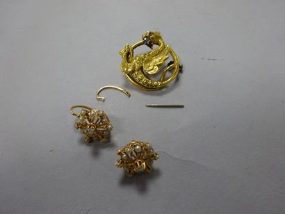 Lot de débris or jaune (750) et petites perles...