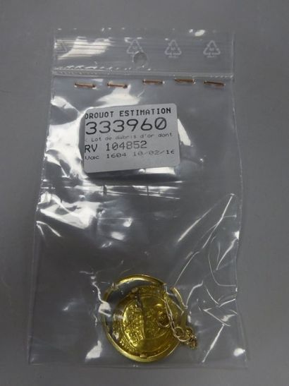Lot de débris d'or dont un écu et un élément...