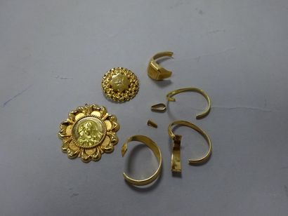 Lot de débris d'or jaune (750) dont débris...