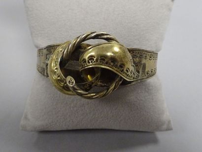 Bracelet en argent dédoré à motif ajouré.

Fin...