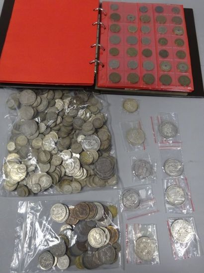Important lot de monnaies en argent France...