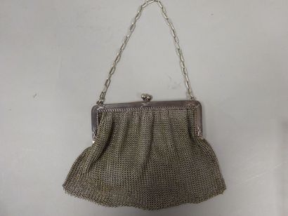 A. VAGUER

Petit sac de dame en argent tressé,...