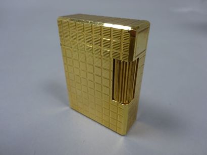 DUPONT 

Briquet de poche en métal doré à...