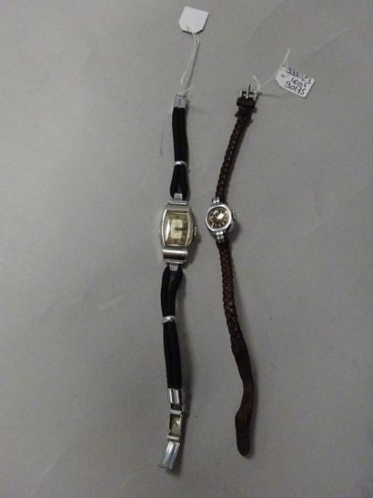 Lot de deux montres bracelet de dame en acier,...
