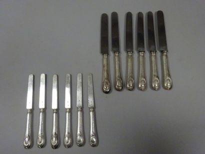 Lot de six couteaux de table et six couteaux...