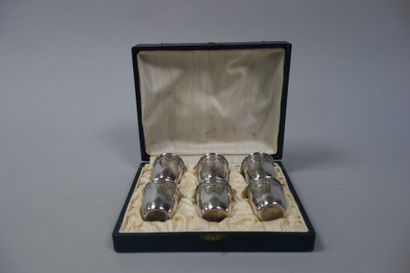 Suite de six gobelets à liqueur en argent...