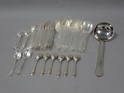 Partie de ménagère en métal argenté modèle...