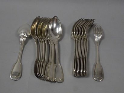 Lot de neuf couverts de table en métal argenté...