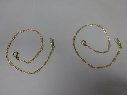 Deux chaînes de montre à maillons filigranés...