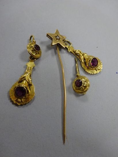 Lot d'or jaune (750):

- une épingle cravate...