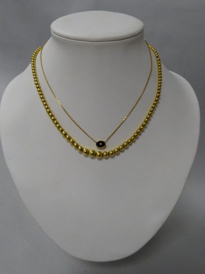 Lot or jaune (750) :

- un collier dit marseillais...