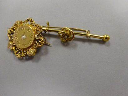 Lot comprenant :

- une broche barrette en...