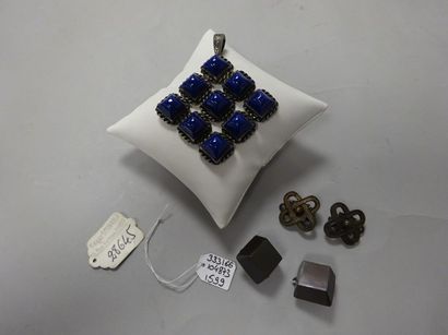 Roger SCEMAMA
Pendentif losangique en métal...
