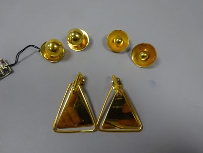 Roger SCEMAMA
Trois paires de clips d'oreilles...