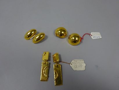 Roger SCEMAMA
Trois paires de clips d'oreilles...