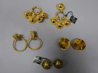 Roger SCEMAMA
Quatre paires de clips d'oreilles...