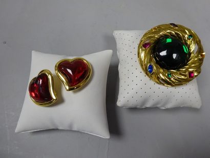 Yves Saint LAURENT
Lot comprenant : 

- Une...