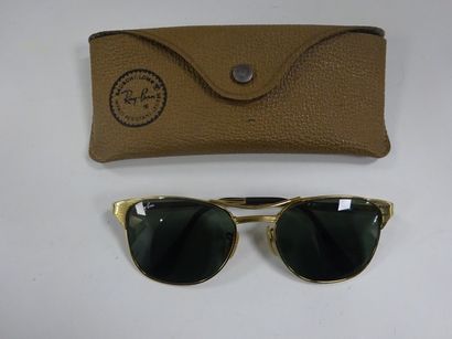 RAY-BAN
Paire de lunettes modèle 'Signet'...