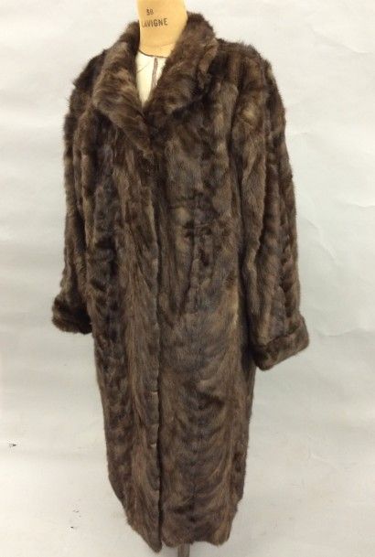 Yves SAINT LAURENT fourrures
Long manteau...