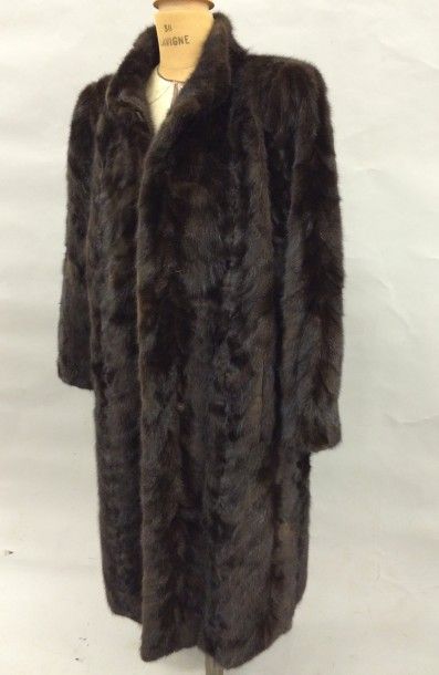 Yves SAINT LAURENT fourrures
Manteau de dame...