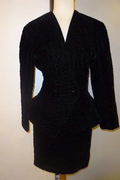 Christian DIOR Boutique
Tailleur en velours...