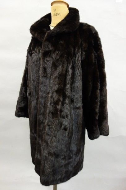 Christain DIOR Paris
Manteau 3/4 en vison...