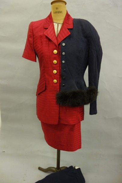 Louis FERAUD
Tailleur en lainage gris anthracite,...