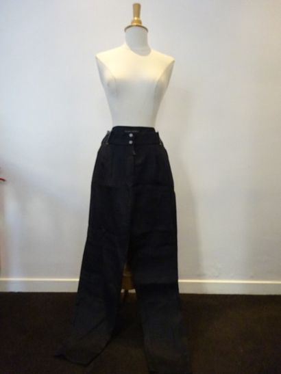AZZARO
Robe courte à col bateau doublure...