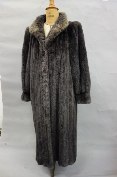 RIZAL FOURRURES Lyon
Manteau long en vison...
