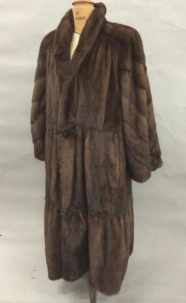 RIZAL FOURRURES Lyon
Manteau long en vison...