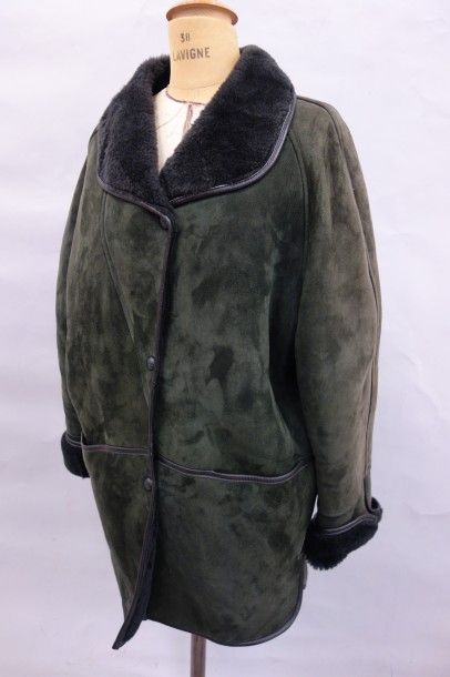 Veste de dame en peau lainée retournée vert...