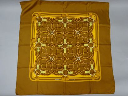 HERMES Paris
Carré en twill de soie imprimé...